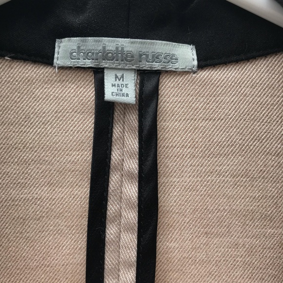 Tan and black blazer.🛍 - Picture 2 of 3